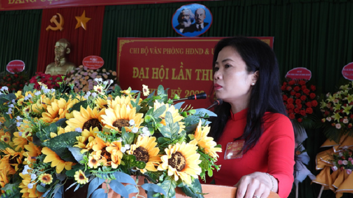 Chi bo Van phong HDND -UBND huyen to chuc Dai hoi 2